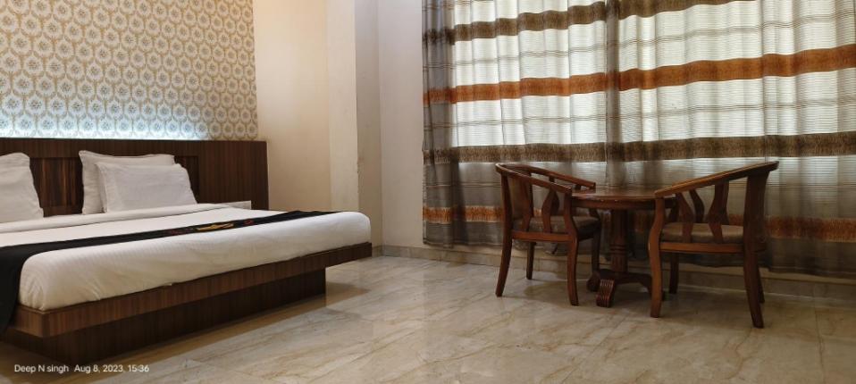 Hotel Kushala Executive Inn ثين الغرفة الصورة