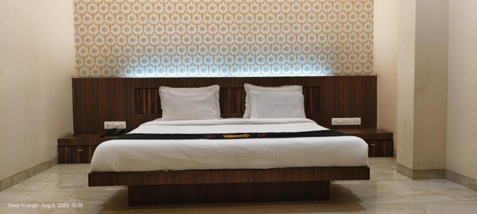 Hotel Kushala Executive Inn ثين الغرفة الصورة